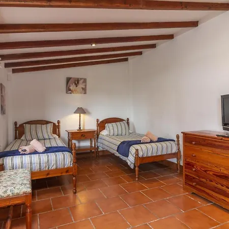 Rural House Los Orovales With Terrace And Parking Сasa de vacaciones